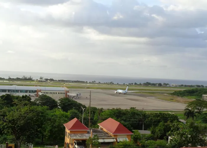 Tropical Court Near Airport Montego Bay