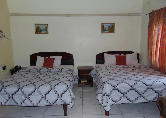 Hotel Tropical Court Near Airport Montego Bay