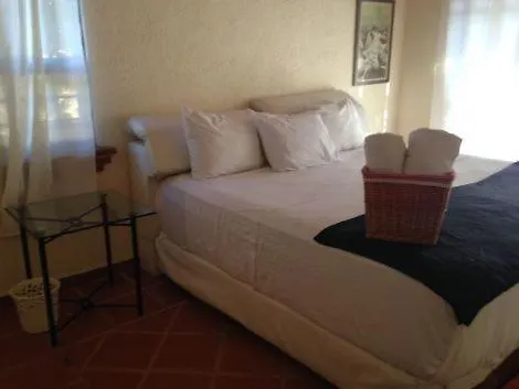 Tropical Court Near Airport Montego Bay