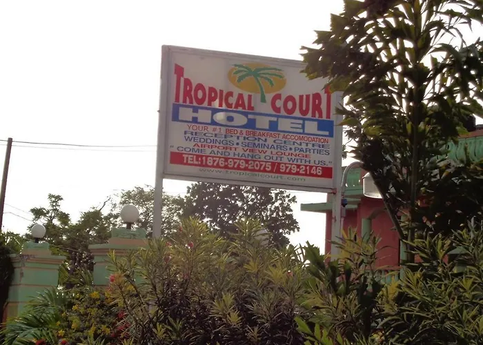 Hotel Tropical Court Near Airport