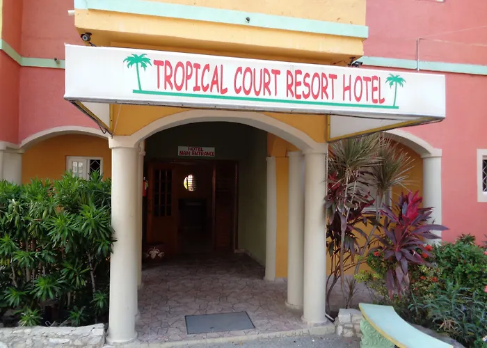 Hotel Tropical Court Near Airport