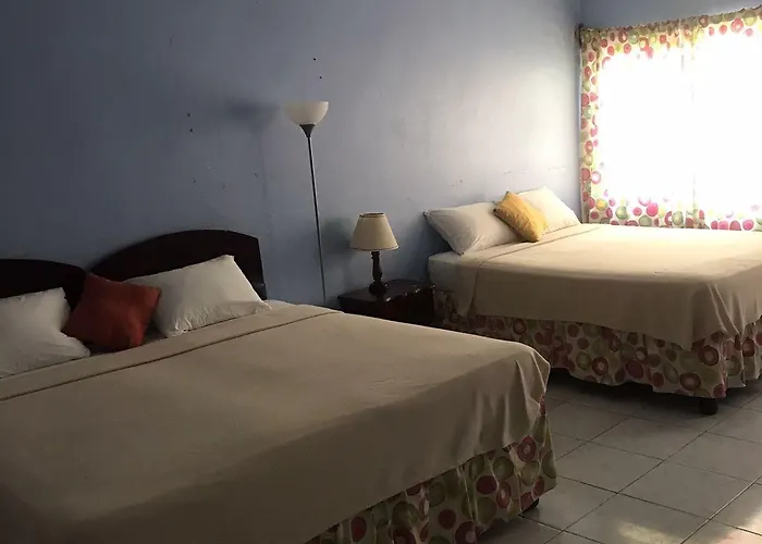 Hotel Tropical Court Near Airport Montego Bay