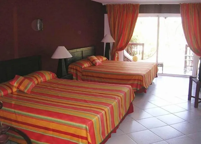 Tropical Court Near Airport 3* Montego Bay