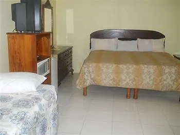 Tropical Court Near Airport Hotel Montego Bay