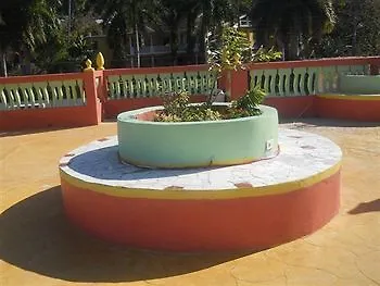 Tropical Court Near Airport Hotel Montego Bay