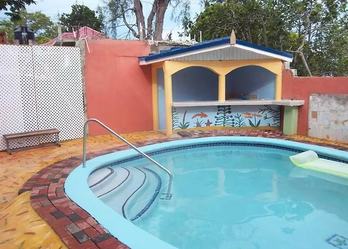 Tropical Court Near Airport Montego Bay