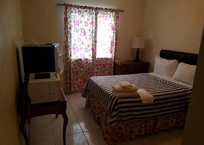 Tropical Court Near Airport Montego Bay